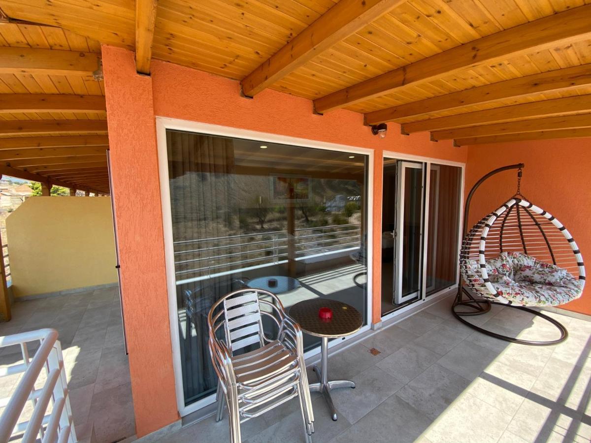 Karos Hotel Llaman Himare Luaran gambar