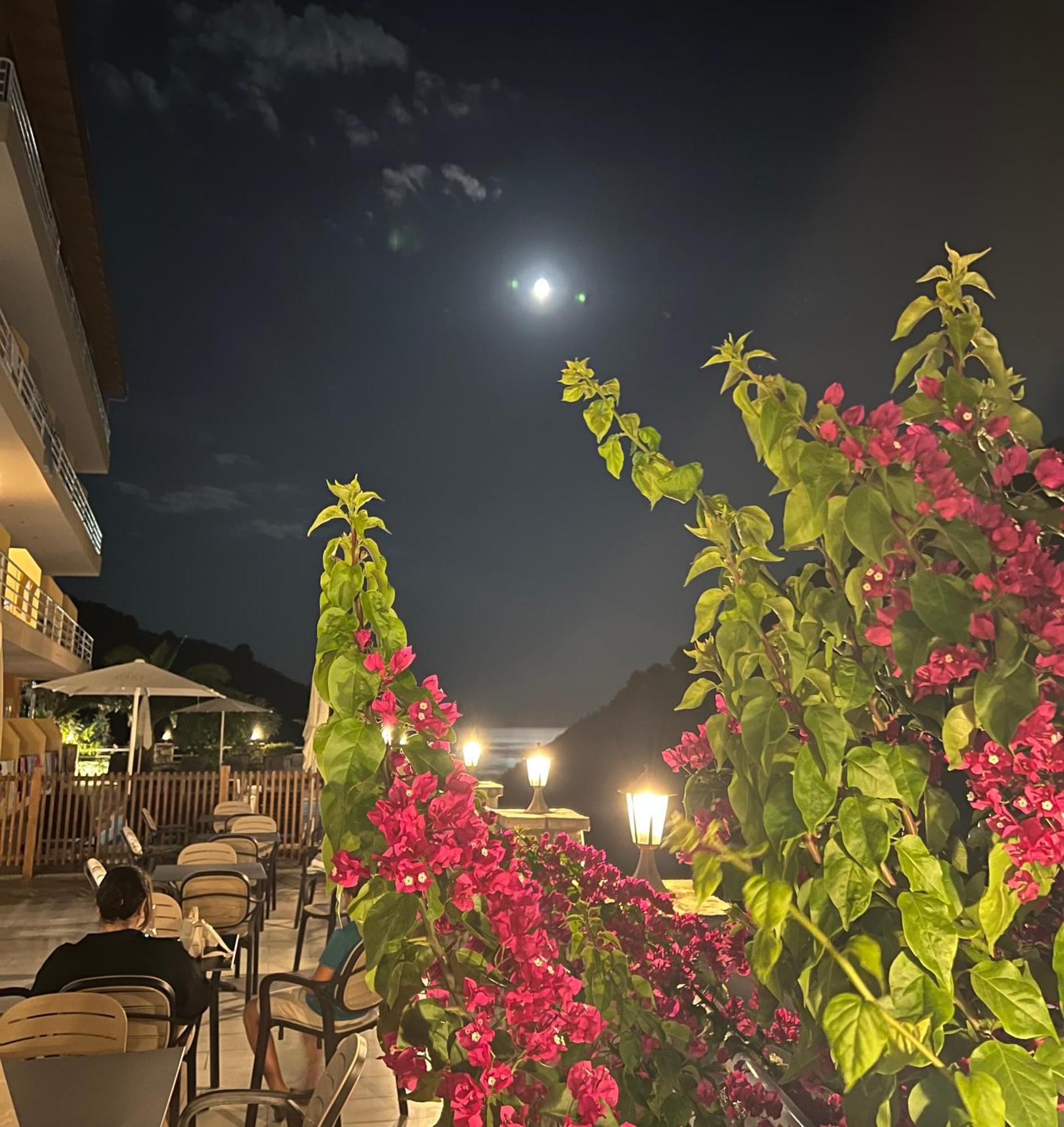 Karos Hotel Llaman Himare Luaran gambar