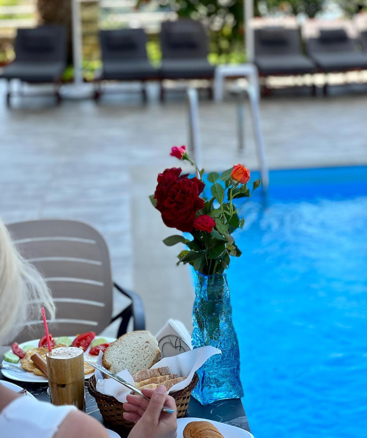 Karos Hotel Llaman Himare Luaran gambar
