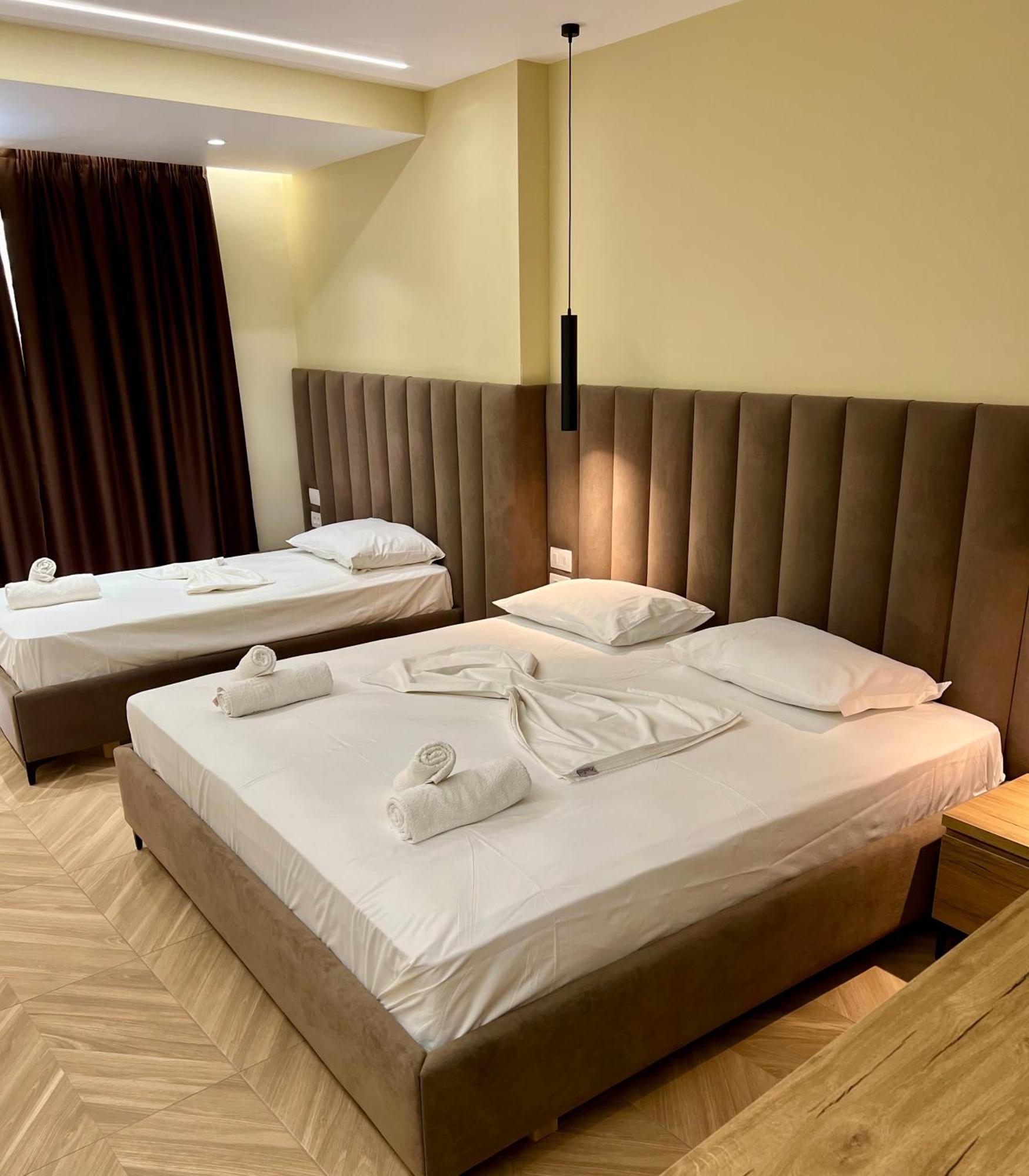 Karos Hotel Llaman Himare Luaran gambar