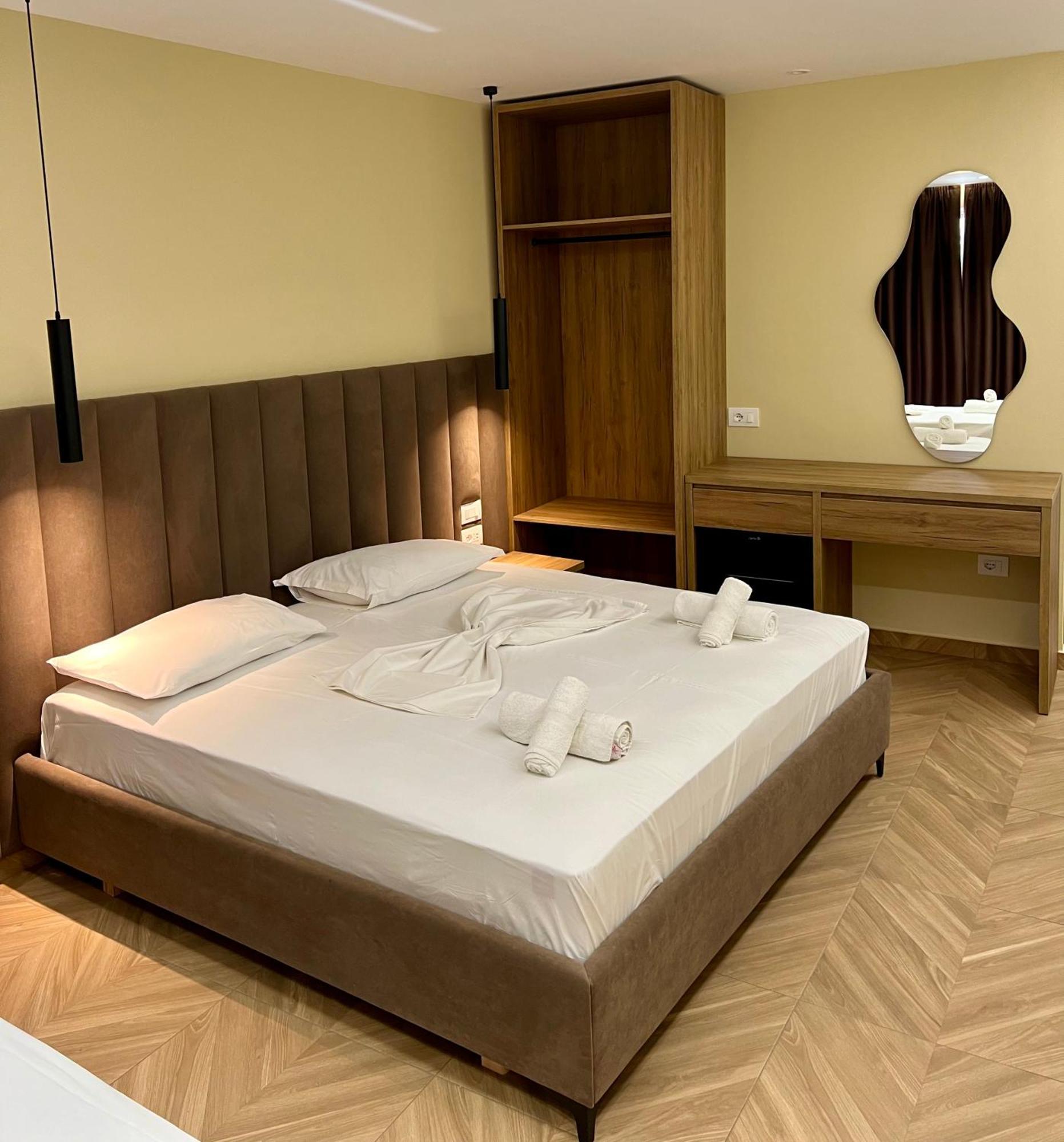 Karos Hotel Llaman Himare Luaran gambar