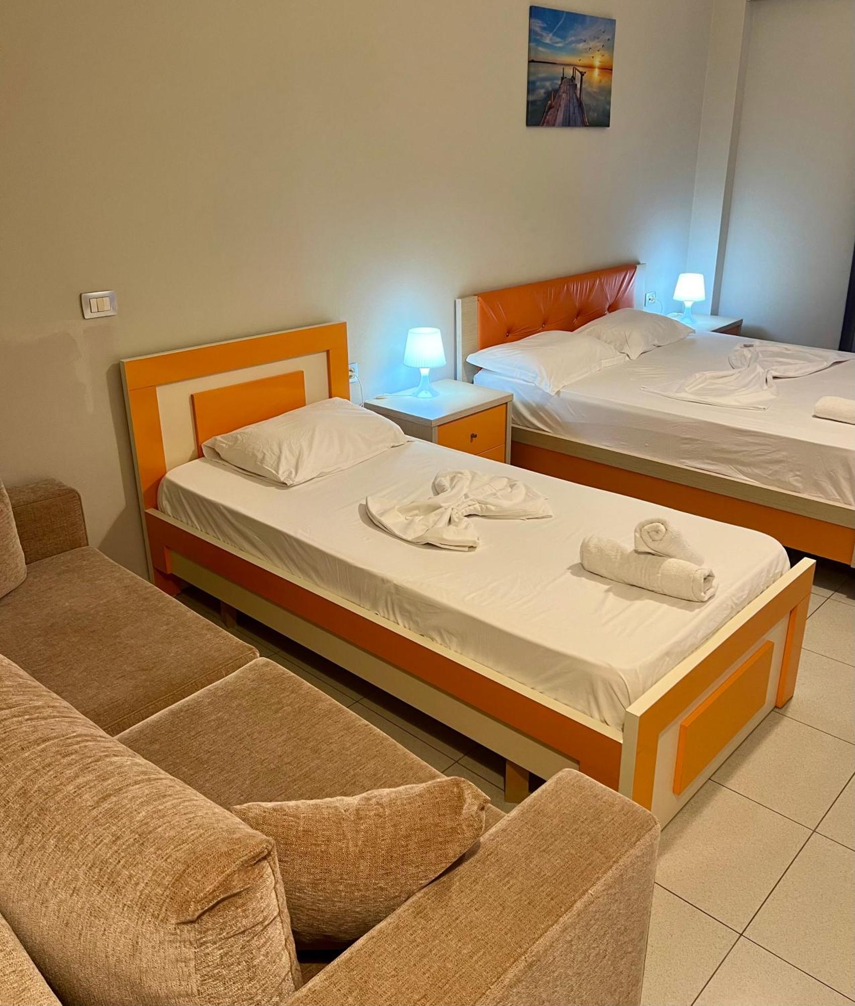 Karos Hotel Llaman Himare Luaran gambar